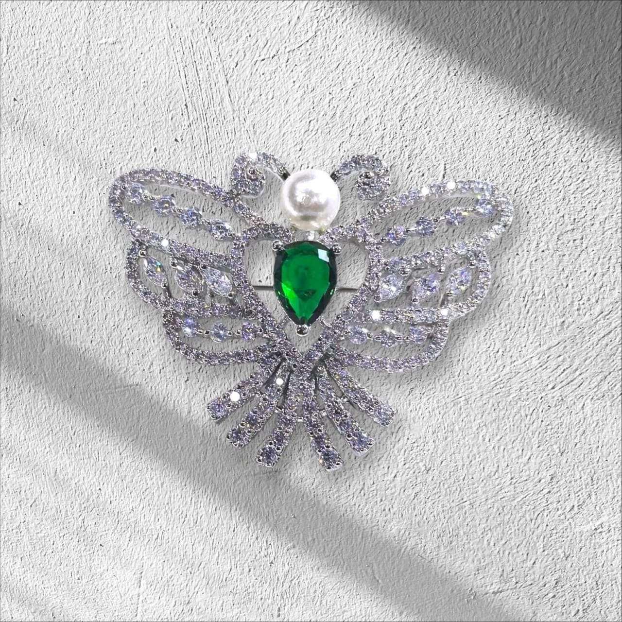 925 Sterling Silver Emerald-Green Jewel Bee/Moth Brooch