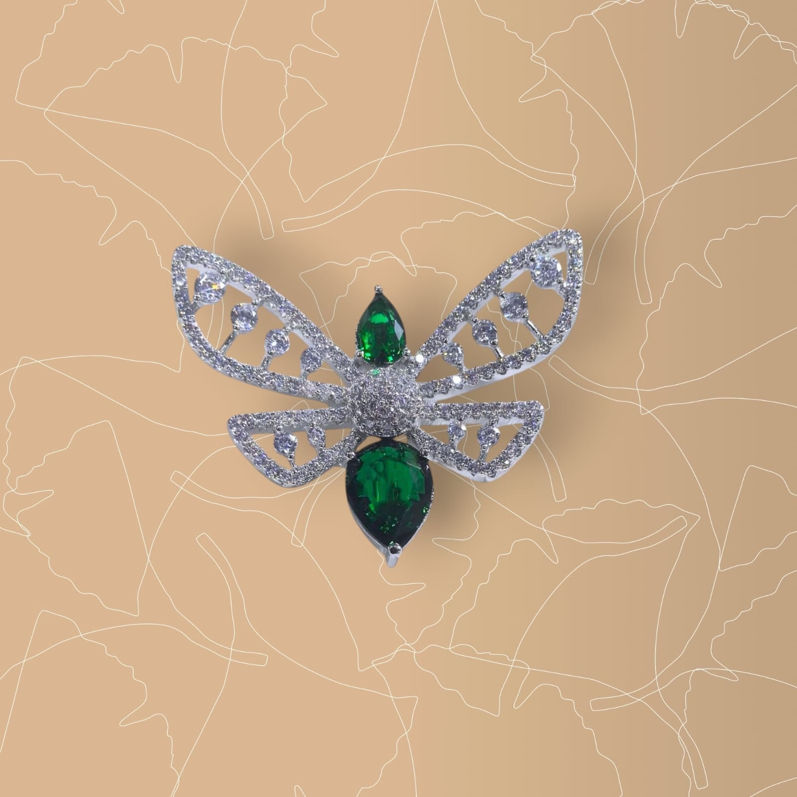 The Emerald Jewel Moth/Bee Brooch made of 925 silver